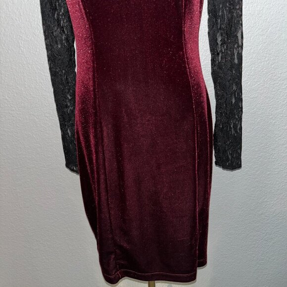 BISOU BISOU Burgundy Stretch Velvet & Black Lace Bustier Corset Style Top EUC- 8 - Picture 3 of 12